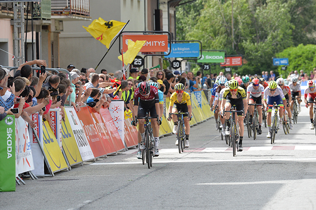 Wout Poels wins the field sprint